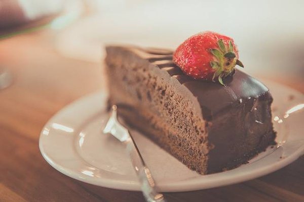 Comment faire un gâteau au chocolat avec peu d'ingrédients ?